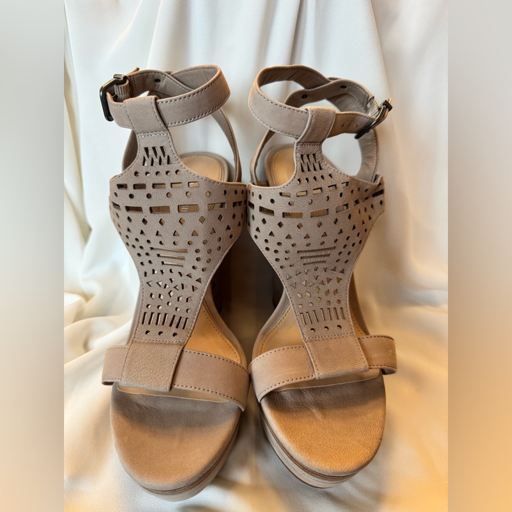 Gianni Bini Wedges Size 10 Great Like New Condition
